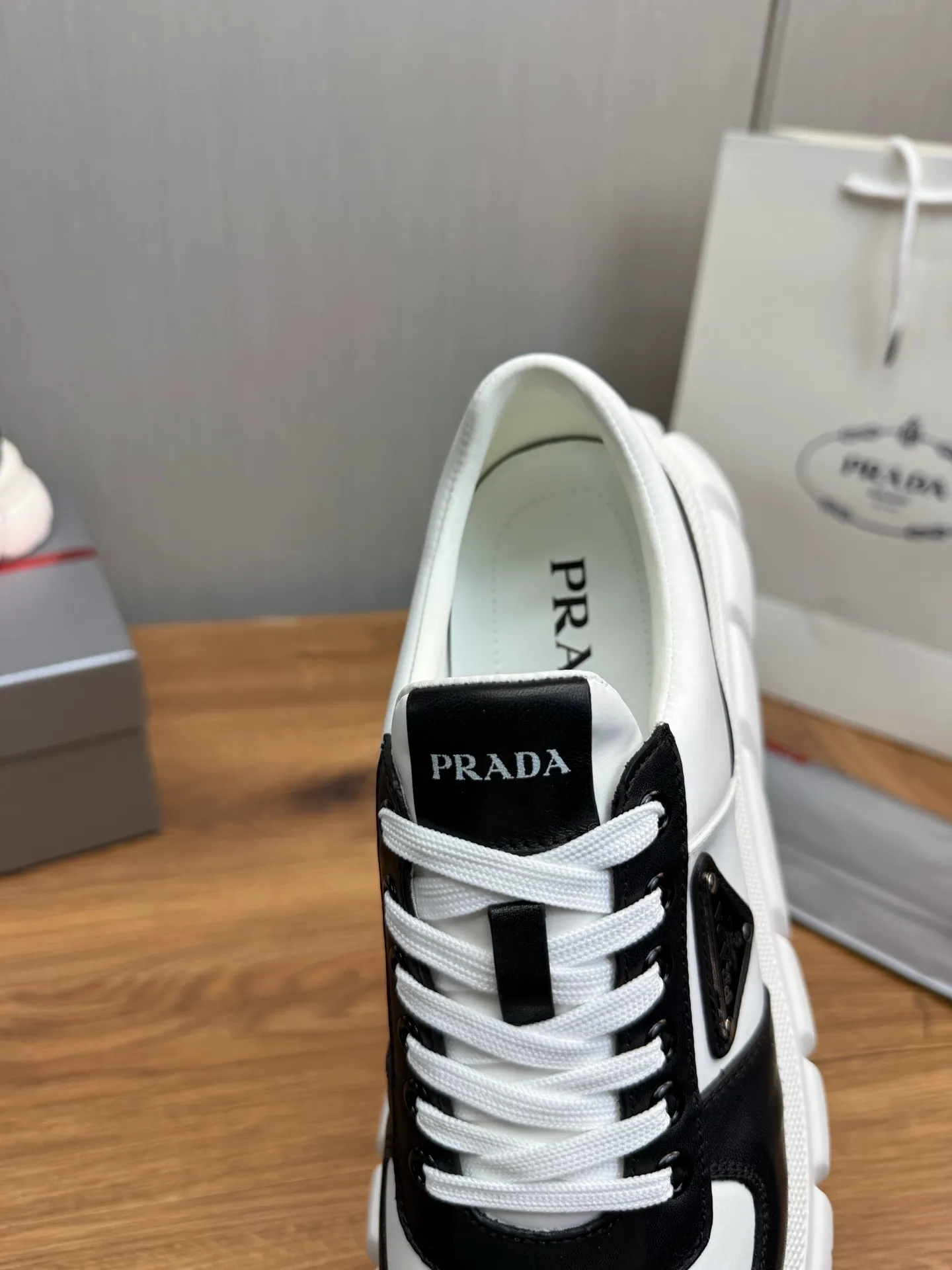 Men's shoes 💰580💰 [PRADA] Men's shoes are popular in the counter, official website is synchronized, 1 high-quality shipment ✔️Imported cowhide fabric + cowhide lining, 1🆚1 replica, original sole, 38-45 (45 customized, non-refundable)